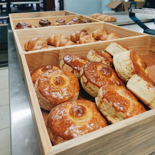 Fotografia tomada fuera de Panadería tradicional y pastelería Navarro - Panadería en Bahias de Hutaulco, Oax.