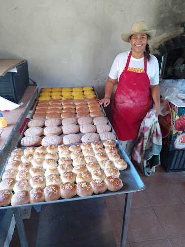 Fotografia tomada fuera de Akky Sewa - Panadería en Sirebampo, Son.