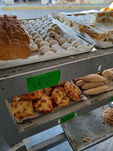 Fotografia tomada fuera de Panaderia Mana - Panadería en Cuautla, Tlax.