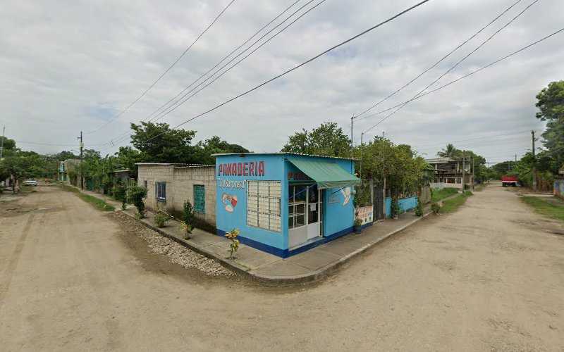 Fotografia tomada fuera de PANADERÍA LA SORPRESA - Panadería en San Juan Bautista Tuxtepec, Oax.