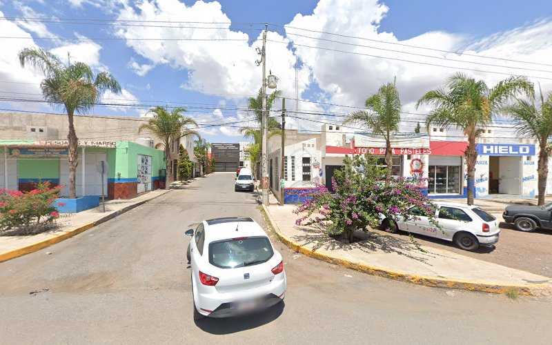 Fotografia tomada fuera de Distribuciones Santa CruzZacatecas. - Tienda de suministros para hornear en Guadalupe, Zac.