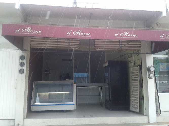 Fotografia tomada fuera de El Horno - Pastelería en Minatitlán, Ver.