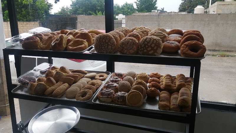 Fotografia tomada fuera de Charlys Panadería sucursal Colonia maya - Panadería en Mérida, Yuc.