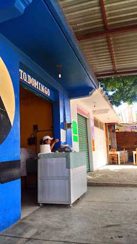 Fotografia tomada fuera de Santo domingo - Tienda de alimentos naturales en Santa María Atzompa, Oax.
