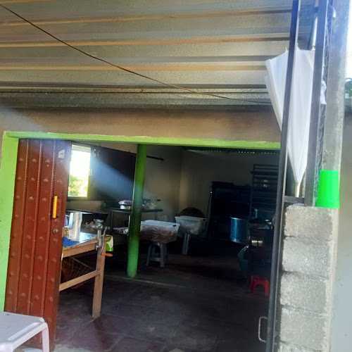 Fotografia tomada fuera de Panaderia san roman - Tienda de suministros para elaboración de vinos en Tataltepec de Valdés, Oax.