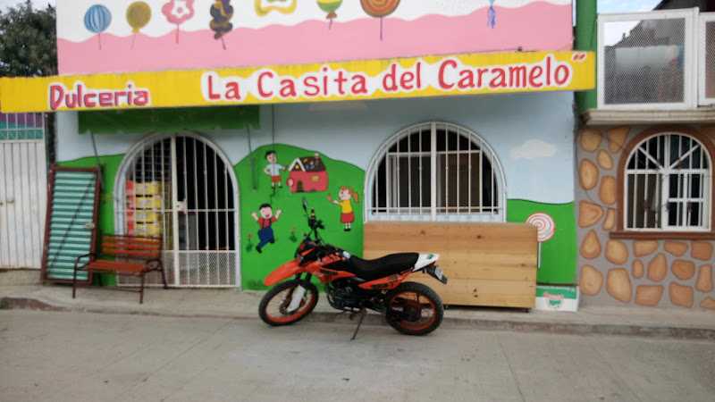 Fotografia tomada fuera de La Casita del Caramelo - Pastelería francesa en San Pedro Pochutla, Oax.