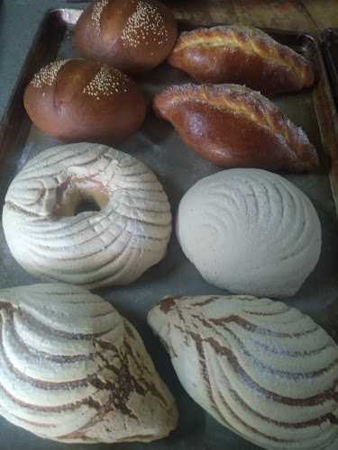 Fotografia tomada fuera de La Valentina - Panadería en San Pedro Pochutla, Oax.