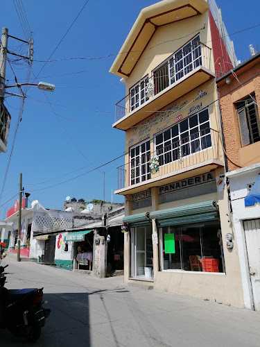 Fotografia tomada fuera de Briser - Panadería en San Pedro Pochutla, Oax.