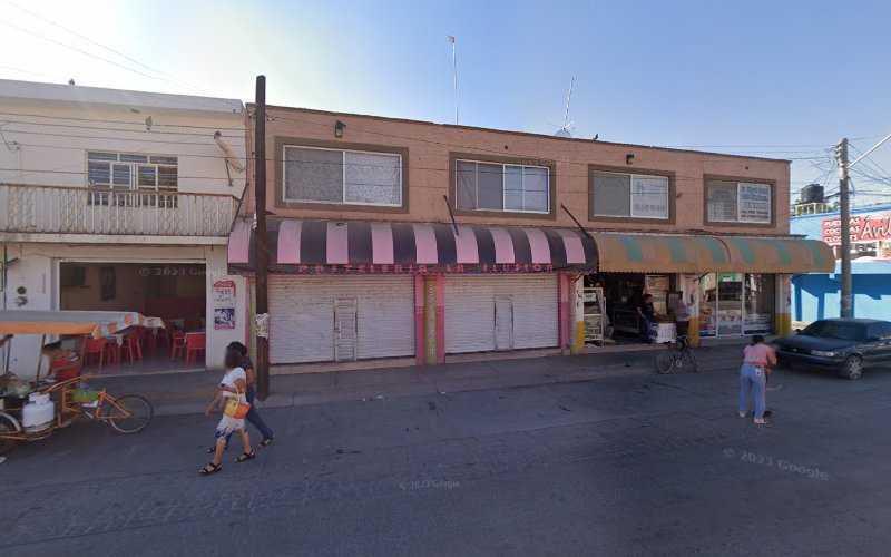 Fotografia tomada fuera de Pasteleria La Ilusión - Panadería en Loreto, Zac.