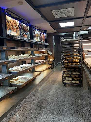 Fotografia tomada fuera de Pastelería Lecaroz Siglo XXI - Pastelería en San Mateo Atenco, Edomex.