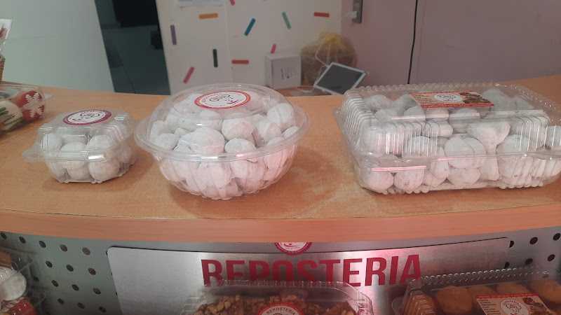 Fotografia tomada fuera de Repostería Nelly - Panadería en Guamúchil, Sin.