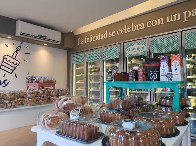 Fotografia tomada fuera de Pastelería Quemen Santa Lucía - Pastelería en Santa Lucía del Camino, Oax.