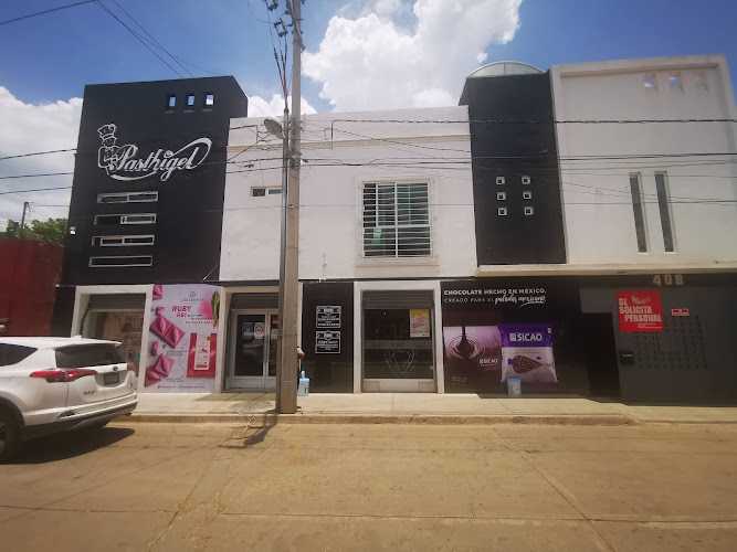 Fotografia tomada fuera de Pasthigel - Centro comercial en Santa Lucía del Camino, Oax.