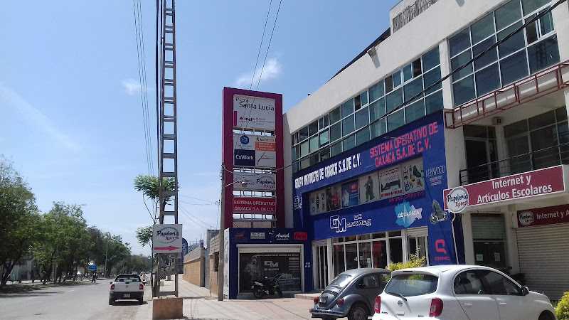 Fotografia tomada fuera de Plaza Santa Lucia - Centro comercial en Santa Lucía del Camino, Oax.