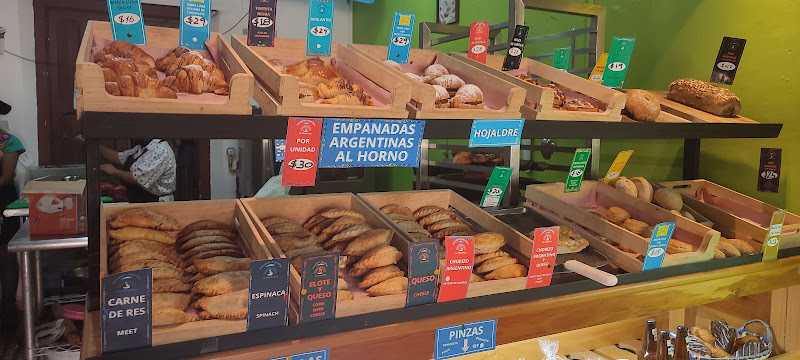 Fotografia tomada fuera de Panadería Argentina La Rosarina - Bakery en San Cristóbal de las Casas, Chis.