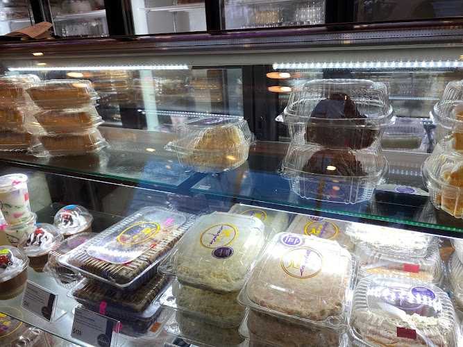Fotografia tomada fuera de Tere Cazola - Miraflores - Pastelería en Mérida, Yuc.