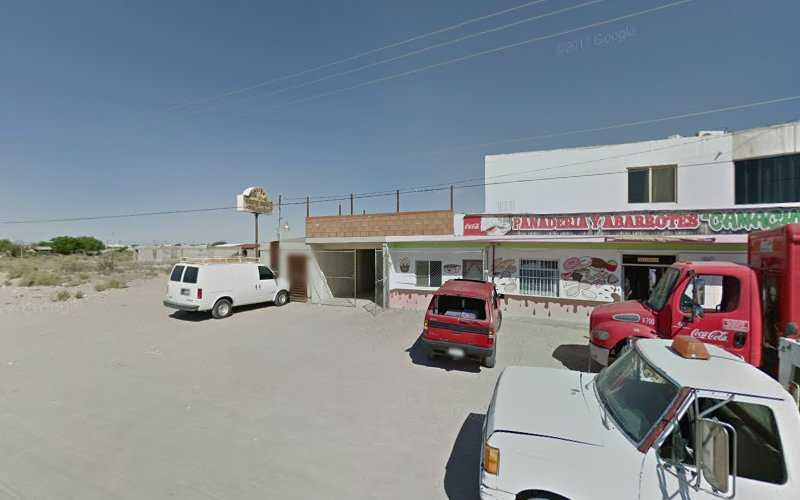 Fotografia tomada fuera de Panaderia Y Abarrotes Camacho's - Tienda de alimentación en Puerto Peñasco, Son.