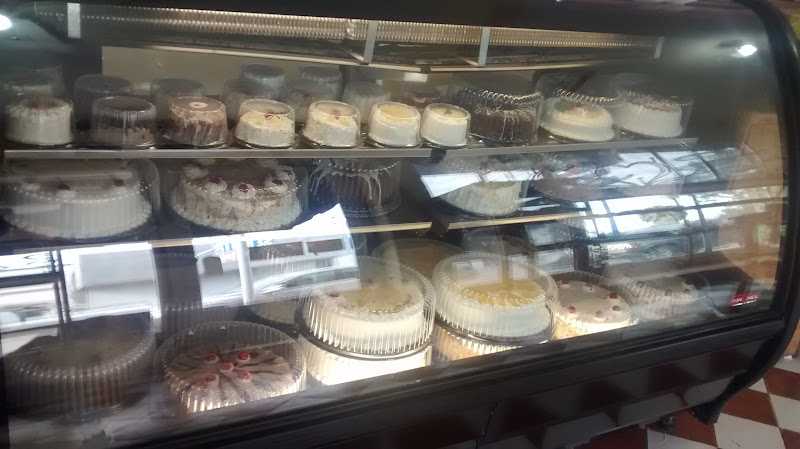 Fotografia tomada fuera de Ale - Pastelería en Francisco I. Madero, Coah.