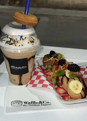 Fotografia tomada fuera de Waffle&Co. - Tienda de postres en Cojumatlán de Régules, Mich.