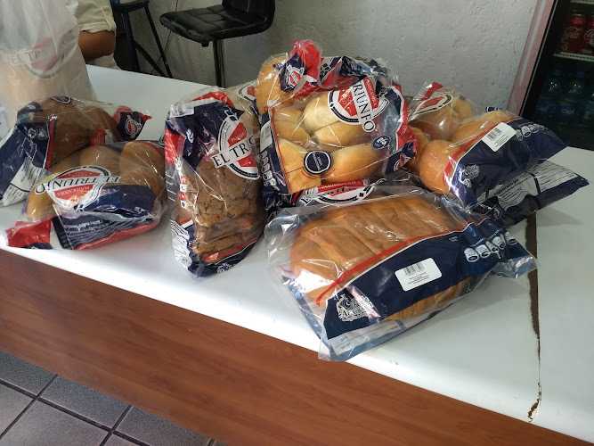 Fotografia tomada fuera de La Nueva Panificadora El Triunfo, S. A. De C.V. - Panadería en Acámbaro, Gto.