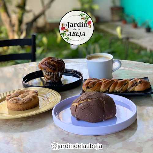 Fotografia tomada fuera de El jardín de la Abeja - Tienda de alimentos naturales en Coatepec, Ver.