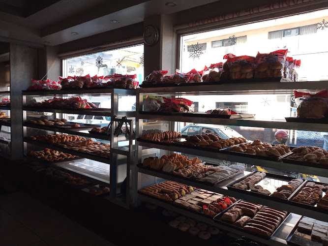 Fotografia tomada fuera de Panificadora Tío Sam Abasolo - Panadería en Acámbaro, Gto.