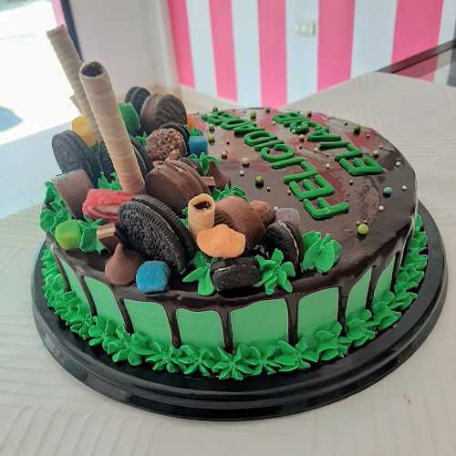 Fotografia tomada fuera de Pasteles y postres Naye - Pastelería en Salina Cruz, Oax.