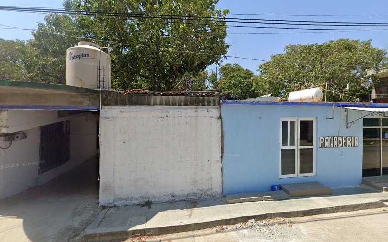 Fotografia tomada fuera de Panaderia la kora - Panadería en Salina Cruz, Oax.