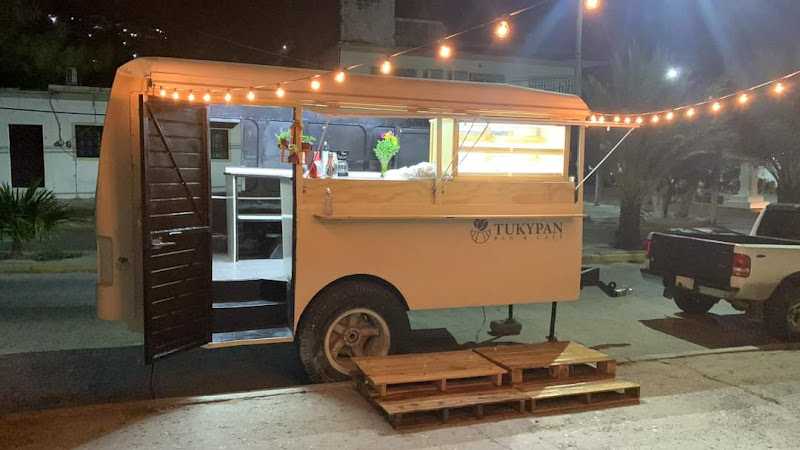 Fotografia tomada fuera de Tukypan - Panadería en Salina Cruz, Oax.