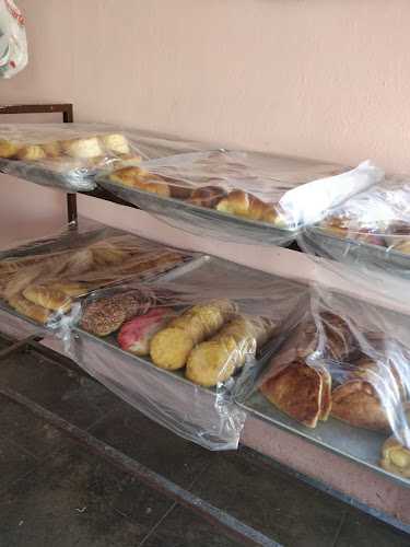 Fotografia tomada fuera de Panaderia Los Canelas - Panadería en Hermosillo, Son.