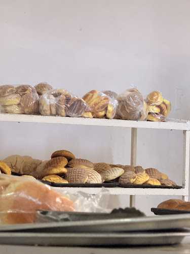 Fotografia tomada fuera de Panadería La Rosa - Panadería en Hermosillo, Son.