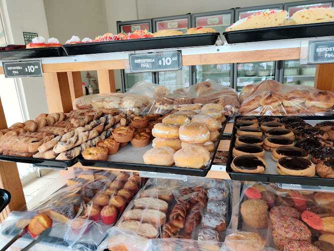 Fotografia tomada fuera de Panadería Y Pastelería San Francisco Centro I - Pastelería en Hermosillo, Son.