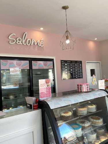 Fotografia tomada fuera de Pastelería Salomé Matriz - Pastelería en Hermosillo, Son.