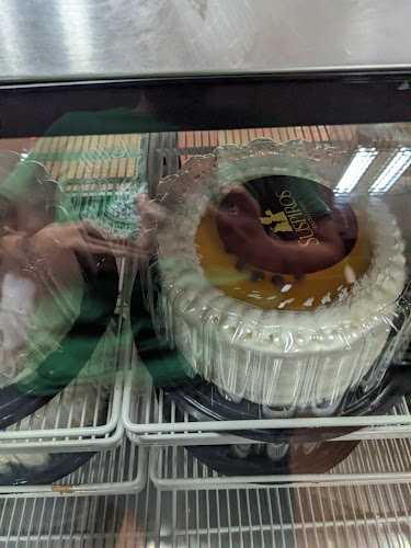 Fotografia tomada fuera de Suspiros Pastelerías Suc. Centro - Pastelería en Monclova, Coah.