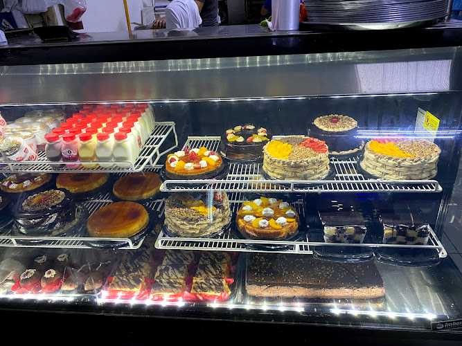 Fotografia tomada fuera de Panaderia y Pastelería el Angel sucursal Parques del Castillo - Panadería en San José del Castillo, Jal.