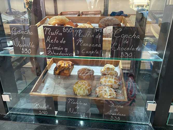 Fotografia tomada fuera de PANEAMORE - Panadería en Santiago de Querétaro, Qro.