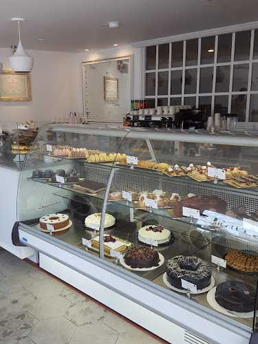 Fotografia tomada fuera de Giandora Los Arcos - Pastelería en Santiago de Querétaro, Qro.