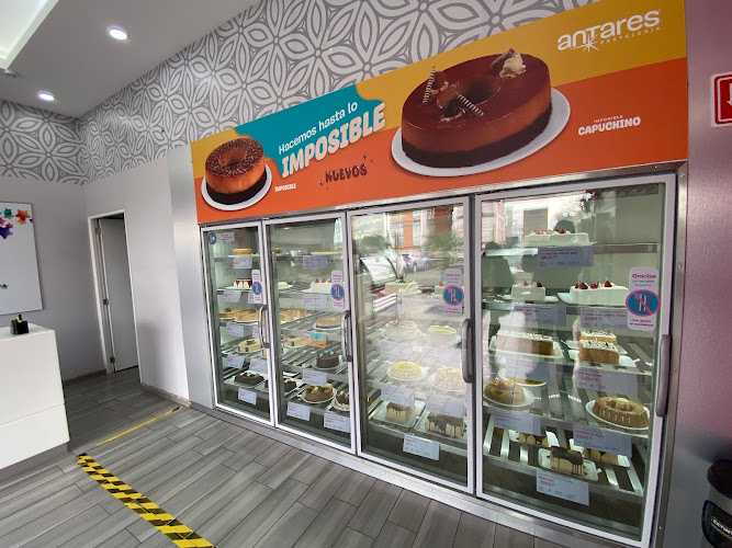 Fotografia tomada fuera de Antares pastelería Milenio III - Pastelería en Santiago de Querétaro, Qro.
