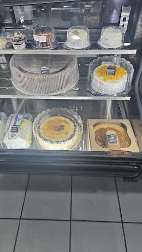 Fotografia tomada fuera de Pastelería Monchys - Camino Real - Pastelería en Guadalupe, Zac.