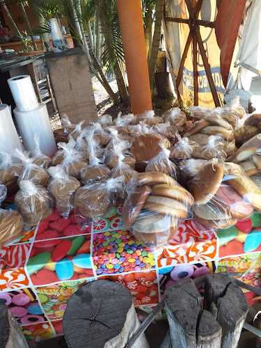Fotografia tomada fuera de Panaderia Artesanal Empanadas - Panadería en Cdad. Lázaro Cárdenas, Mich.