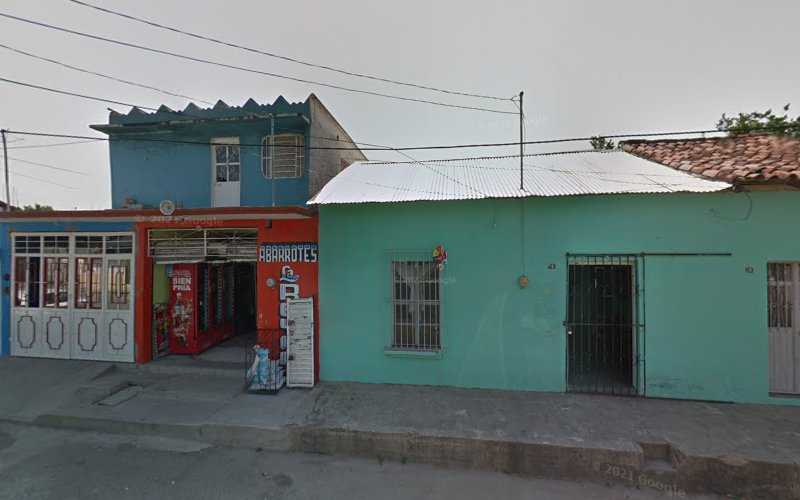 Fotografia tomada fuera de Abarrotes La Reyna - Cookie shop en Huimanguillo, Tab.