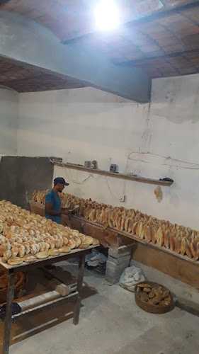 Fotografia tomada fuera de Panaderia Barba - Panadería en San Vicente, Nay.