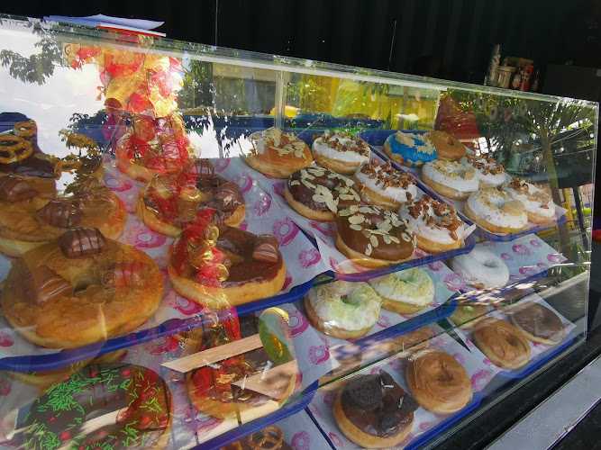 Fotografia tomada fuera de DONUTS LAND - Panadería en San Vicente, Nay.