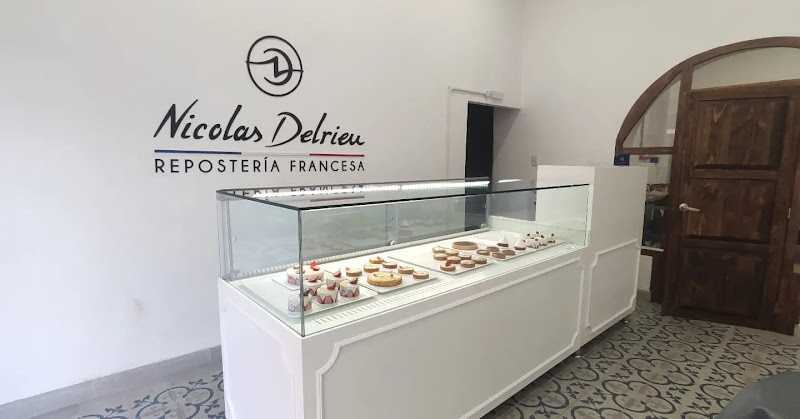Fotografia tomada fuera de Repostería Nicolas Delrieu - Pastelería francesa en San Luis Potosí, S.L.P.