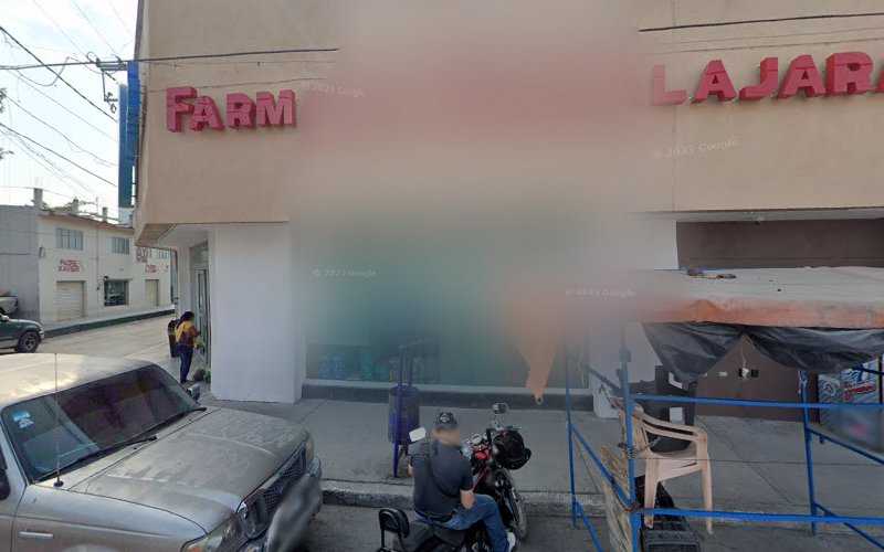 Fotografia tomada fuera de Panadería la parroquia - Farmacia en Cdad. Valles, S.L.P.