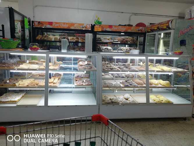Fotografia tomada fuera de El Mirador - Supermercado en Piedras Negras, Coah.