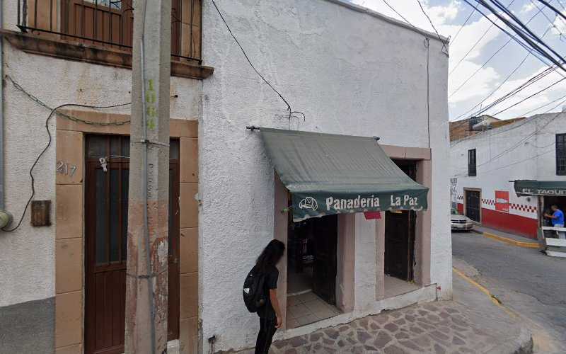 Fotografia tomada fuera de Panaderia La Paz - Panadería en Lagos de Moreno, Jal.