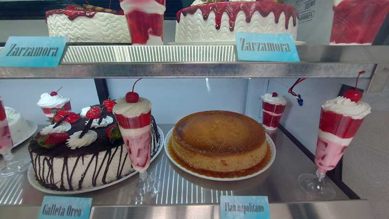Fotografia tomada fuera de Pastelería El Maná - Bakery en San Mateo Atenco, Edomex.