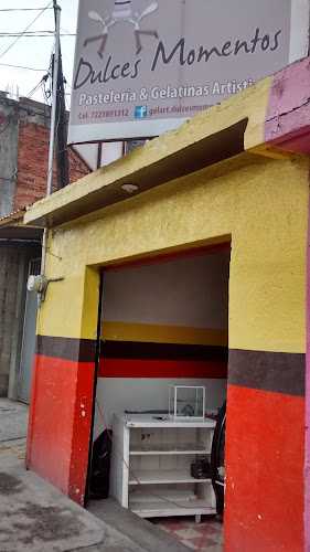 Fotografia tomada fuera de Dulces Momentos - Pastelería en San Mateo Atenco, Edomex.