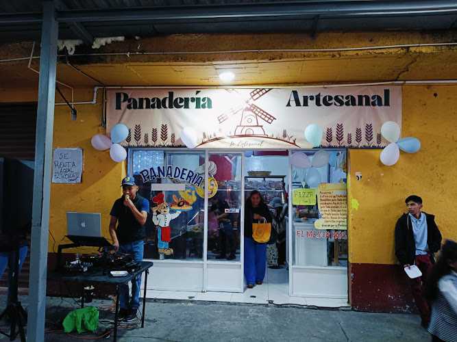 Fotografia tomada fuera de La Artesanal - Panadería - Panadería en San Mateo Atenco, Edomex.